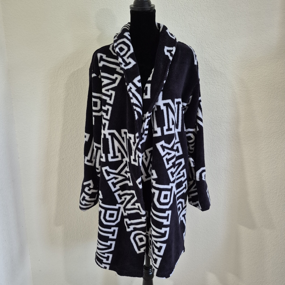PINK Victoria's Secret Black and White Patterned Robe